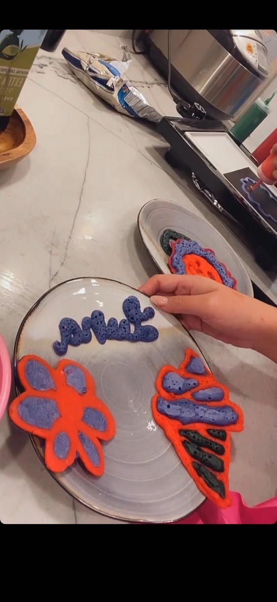 Chrissy Teigen sütögetős videókkal tér vissza Instagramra