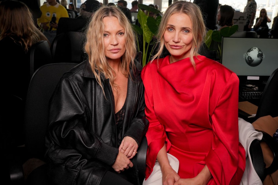 Kate Moss és Cameron Diaz a Stella McCartney Womenswear 2025-2026 őszi/téli bemutatóján