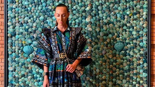 Lassu Nelli szerint az öltözködésbe is kell egy kis humort csempészni, meg is tette