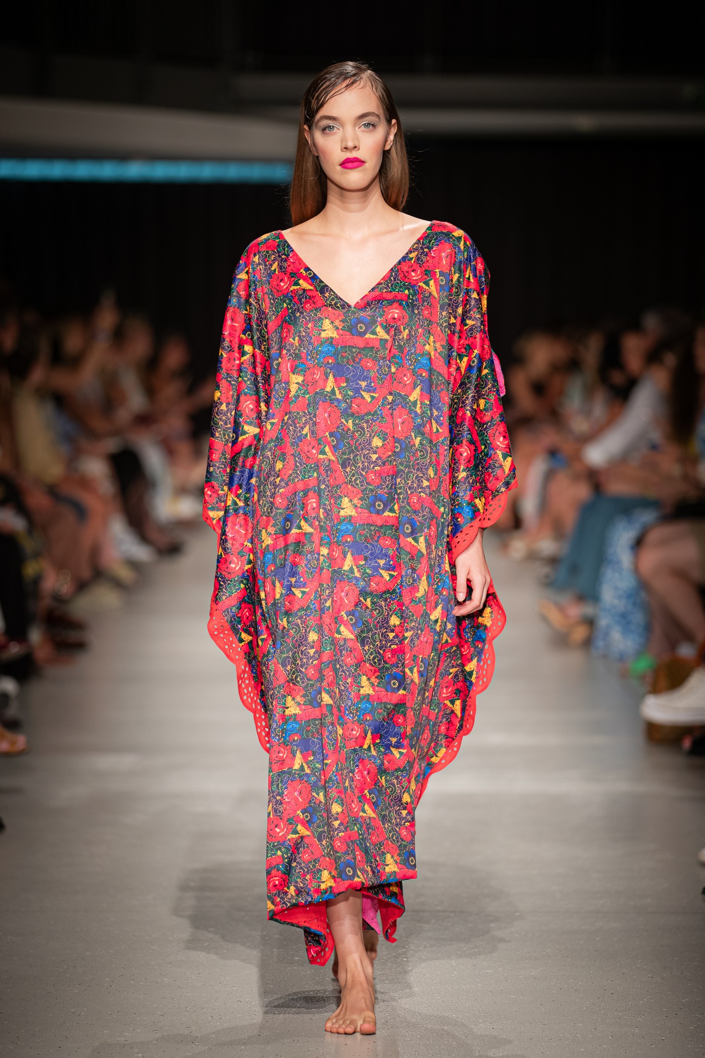 Romani Design 2025 tavasz-nyár kollekciójának bemutatója a BCEFW divathéten