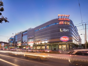 Rendhagyó jótékonysági összefogás: békegalambok költöztek két budapesti bevásárlóközpontba