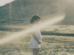 Az éhezők viadala sztárja ilyen kedvesen jelentette be, hogy babát vár