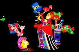 Alice Csodaországban elevenedik meg a Garden of Lights fényfiguráival a Füvészkertben