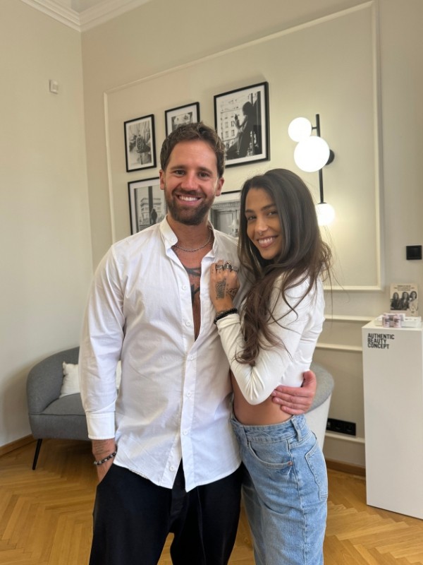 Könnyed, mindennapokra és alkalmakra is tökéletes frizurát kapott Tóth Andi Frohner Fecótól