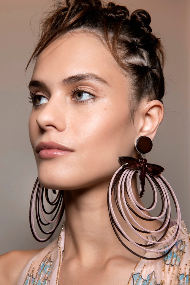 Vízálló sminkek és bőrszépítő megoldások várnak rád a legújabb GLAMOUR magazinban!