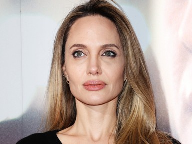 Angelina Jolie rövid, szőke haja a legmenőbb dolog, amit ma láthatsz