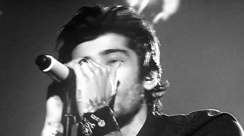 Itt a 2018. januári horoszkóp Zayn Malik legnyálcsorgatóbb gifjeivel