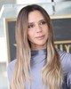 Victoria Beckham a szőke balayage frizurák nagy rajongója. A fürtök diszkrét élénkítésének egyik módja, ha csak a hajvégeket világosítjuk, így a fejtetőn lévő, sötétebb tincsek keretezik az arcot.