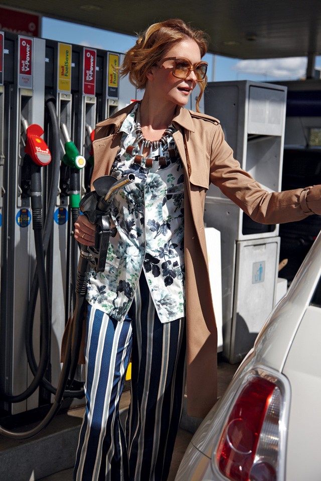 Nemcsics Dorina, a gyönyörű modell szuperanyuként teljesít