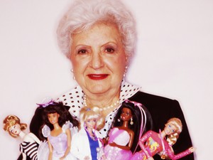 A Barbie megálmodójának nemcsak az ikonikus babát köszönhetjük, hanem egy mellprotézist is