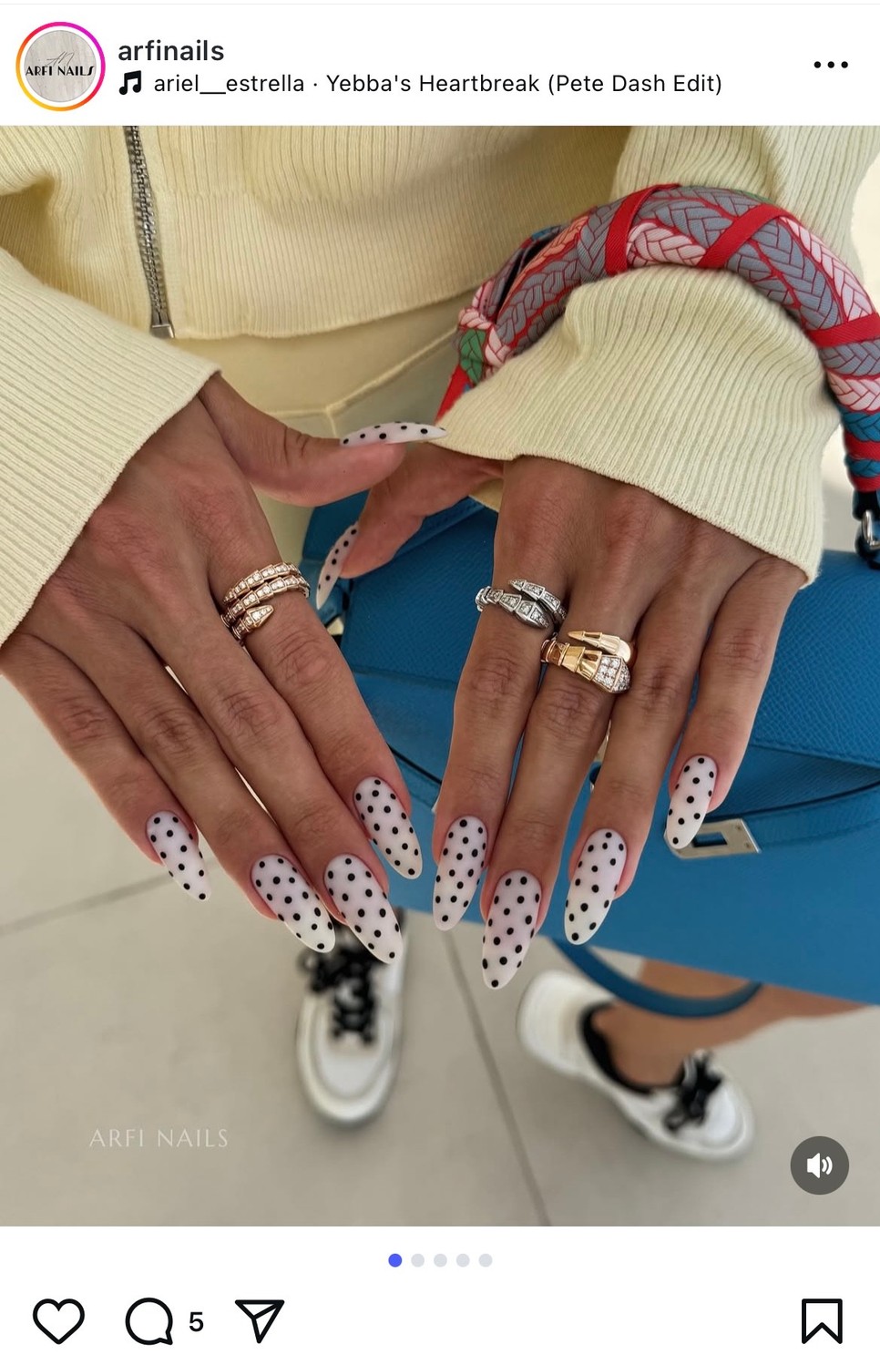 A matt hatású körmök sem maradhatnak ki a buliból