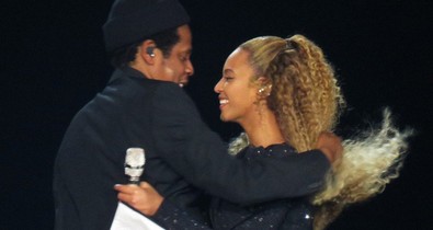 Beyonce és Jay-Z nagyon intim fotókat osztottak meg, meztelenül az ágyban