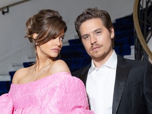 Három éve házas Palvin Barbara és Dylan Sprouse, álomszép képekkel ünnepelte évfordulóját a pár