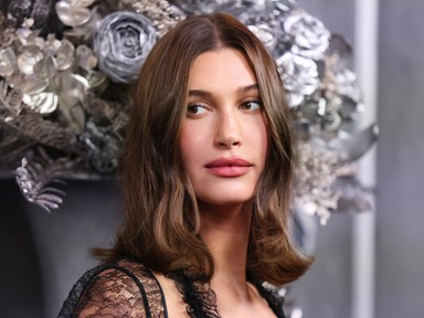 Hailey Bieber meztelenruhájára még évtizedekig emlékezni fogunk, ilyen merész szettben még nem láthattuk