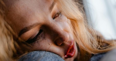 Pszichiáter osztotta meg azt az 5 jelet, amivel nem szabad viccelni, ha te is tapasztalod: mély depresszióban szenvedhetsz