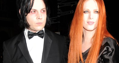 Lehet szépen válni? Volt férje zaklatja a topmodellt