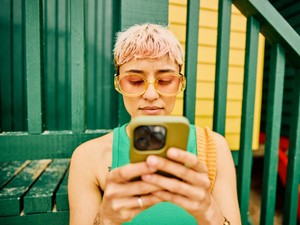 Ausztrália betiltja a közösségi médiát a 16 éven aluliak számára – de ettől tényleg jobb lesz az emberiségnek?