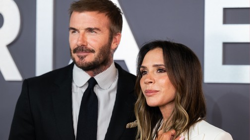 A kamerák előtt flörtölt David és Victoria Beckham, fontos apropóból fotózták a sztárpárt