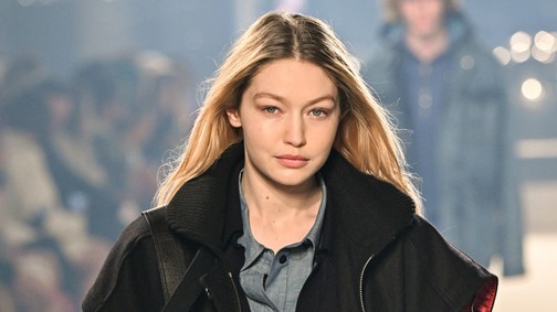 Gigi Hadid Ukrajna segítésére ajánlja fel a divathónapból származó teljes bevételét