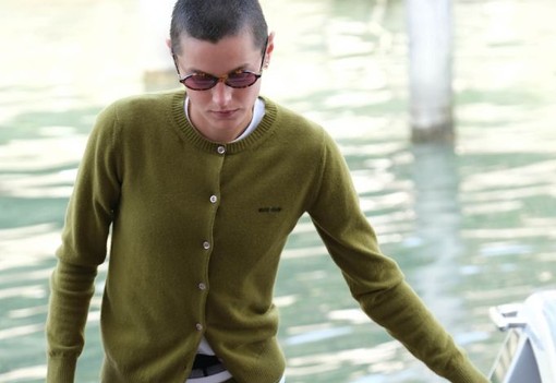 Rita Ora a meztelenruhák királynője + 8 merész ruha a velencei filmfesztiválról