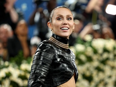 Miley Cyrus durván beszólt egy fotósnak, nem akármilyen okból akadt ki az énekesnő