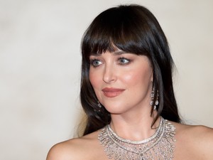 Ő lehet Dakota Johnson új szerelme, ismert zenésszel fotózták le a színésznőt