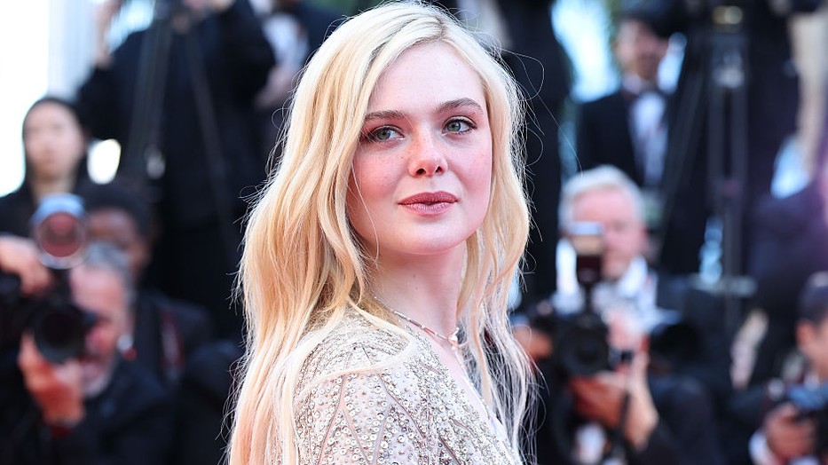 Elle Fanning szettje szinte bármilyen alkalomra tökéletes