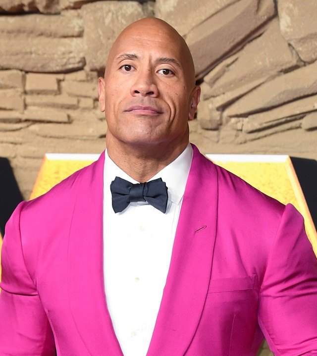Dwayne Johnson egy nagyon vad pink zakóban ment a Jumanji premierjére