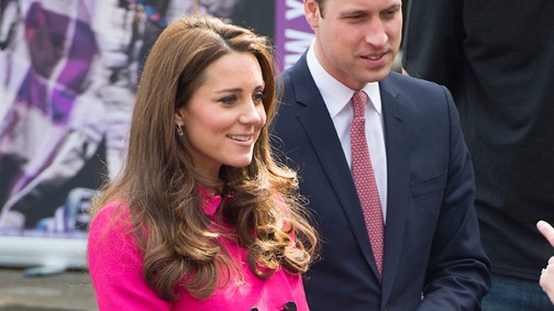 Kate Middleton szülés helyett a kis Györgyöt kocsikáztatja