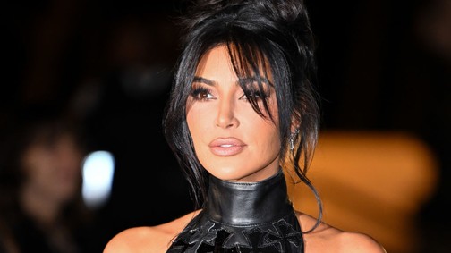 Kim Kardashian meztelenruhája kizárólag kristályokból áll