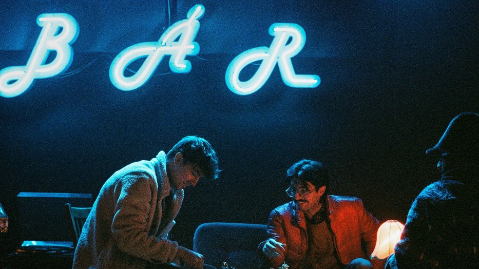 A Carson Coma Babu vagy című dalfeldolgozása A besúgó című sorozathoz készült