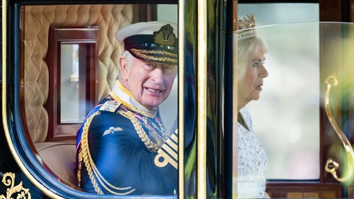 75 éves lett Károly király, aki egyedül töltötte az első karácsonyát, és naponta ötször öltözik át