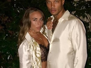 A szexi börtöntöltelék modell jól megcsinálta az életét: milliárdos barátnője máris babát vár tőle