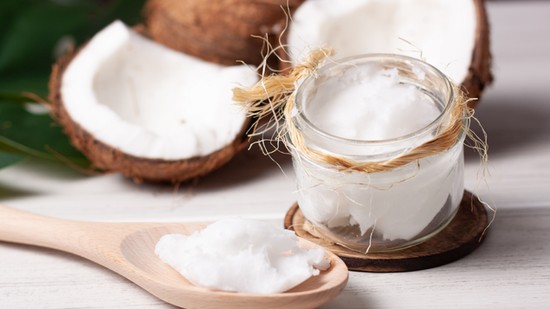 Minden reggel megettem egy teáskanálnyi kókuszolajat, elképesztő, milyen hatással volt a testemre