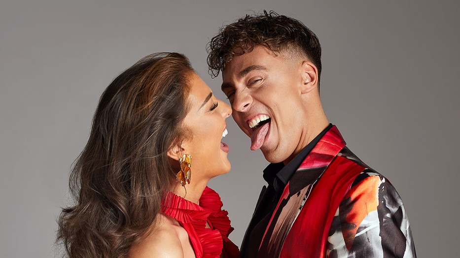 Mihályfi Luca & Hegyes Berci GLAMOUR digitális címlapinterjú –  Berci: Zakó RICHARD DEMETER, Ing MASSIMO DUTTI Luca:Ruha ASOS, Ékszer ZARA