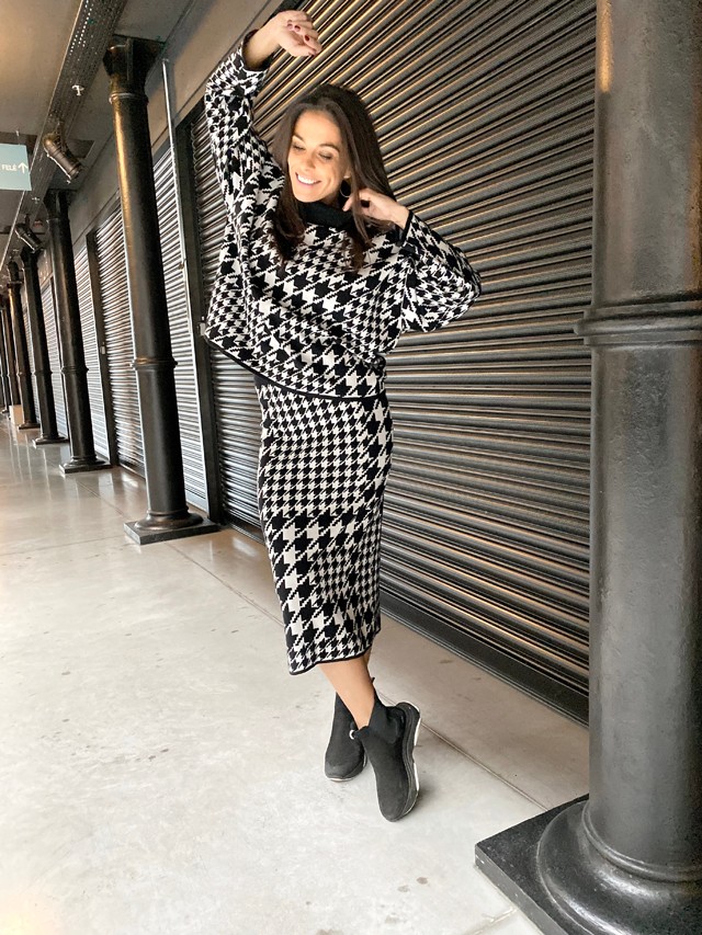 Molnár Andi egy olyan szuper szoknyát mutat, amiben télen sem fogsz fázni