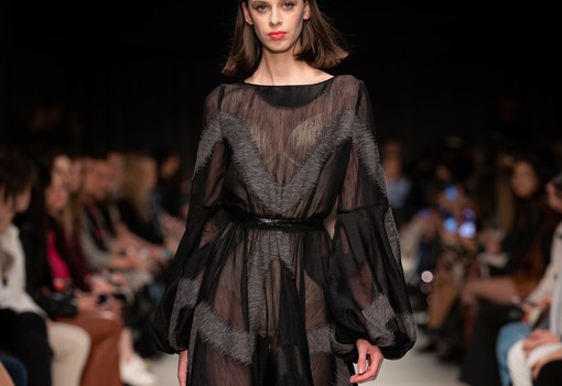 Törőcsik Franciska ragyogott Merő Péter kreációjában a kifutón