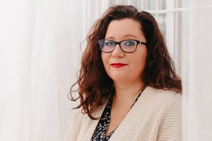 Hidasi Judit író: „Nem divat most megélni a veszteségeinket, és ez óriási hiba!”