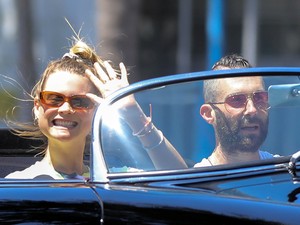 Kemény üzenettel tért vissza az Instagramra Adam Levine felesége, Behati Prinsloo