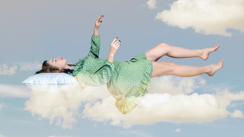 Tudod mi a leggyakoribb álmok jelentése? Erre utal, ha zuhansz álmodban