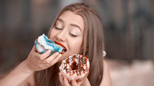 Ezért izzadhatsz, ha cukros ételeket eszel