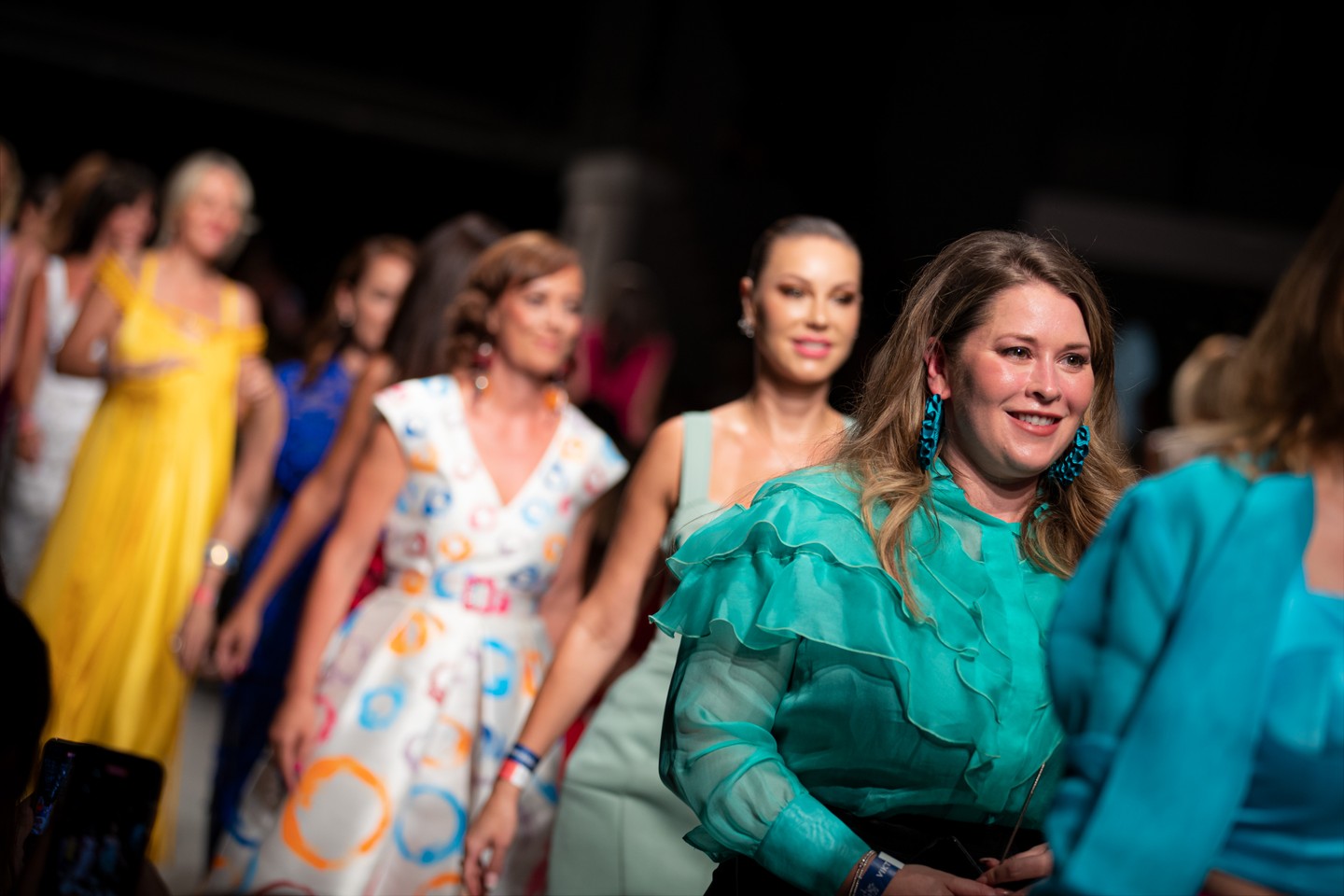 Király Linda éneksnő a Viktória Varga bemutatóján a BCEFW-n