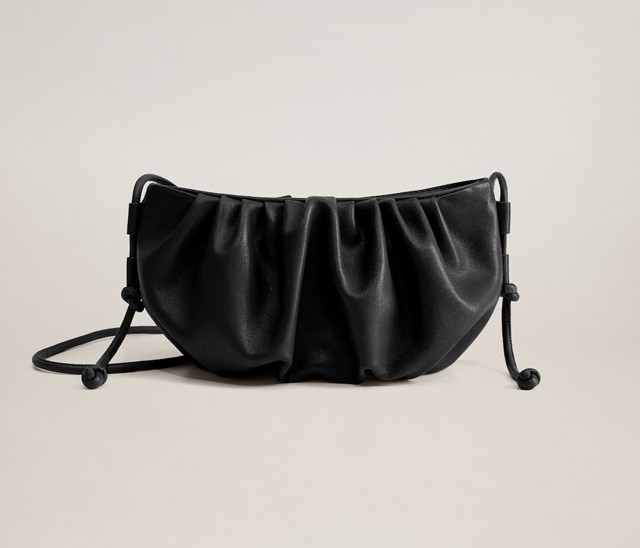 Táska MANGO 6595 Ft