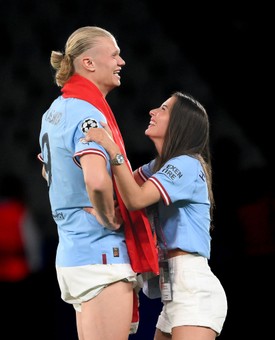Norvég sajtóértesülések szerint Erling Haaland és Isabel Haugseng Johansen már tinédzserkoruk óta ismerik egymást, és 2022 óta alkotnak egy párt.