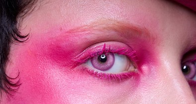 Sötét karikák vannak a szemed alatt? Így egy pillanat alatt eltüntetheted őket