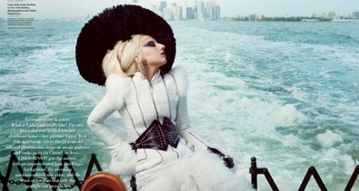 Lady Gaga igazi lady lett, és újra vetkőzik!