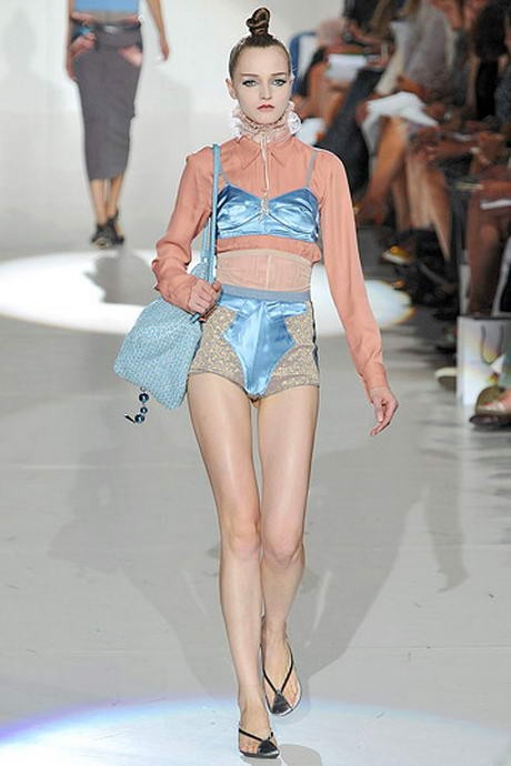 Rei Kawakubo hatása érződött a ruhákon.