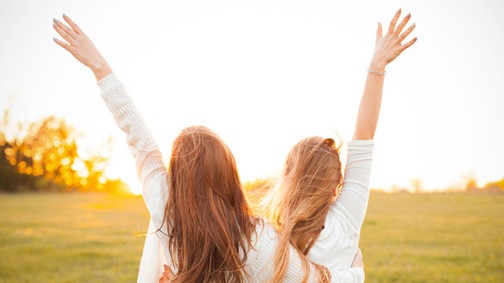 7 dolog, amit a húszas éveitekben meg kell tennetek a legjobb barátnőddel