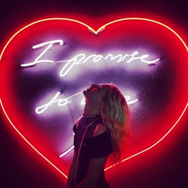 Poppy Delevingne fotója a kedvencünk ezen a héten.