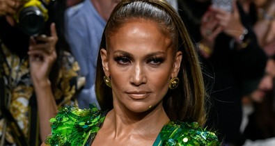 Jennifer Lopez megint elképesztőt szelfizett a kockás hasáról